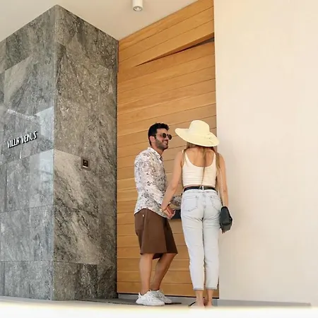 Mythical Zeus And Venus * Protarász