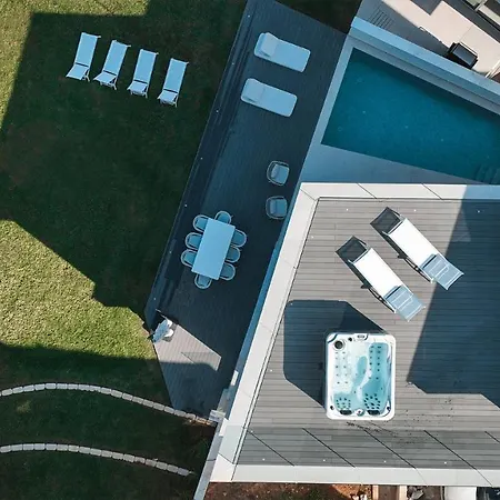 Mythical Zeus And Venus بروتاراس